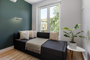 A. Studio Smart Apartments | Desk, laptop workspace, iron/ironing board, free WiFi - Smart Apartments- Old Town Train Station (Kraków)