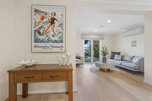 Interior - SORRENTO VILLAGE BEACH COTTAGE ON GEORGE. WALK ABSOLUTELY EVERYWHERE! (Sorrento)