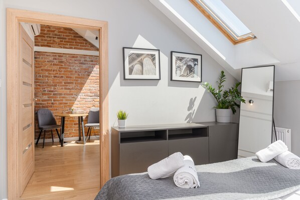 10. Studio Saint Florian's Suites | Desk, laptop workspace, cribs/infant beds, free WiFi - Saint Florian's Suites - Old Town Luxury (Kraków)