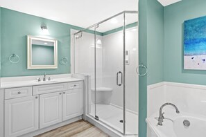 Regadera, secadora de cabello, toallas 