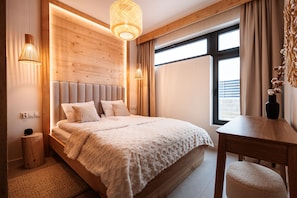 E1. Stylchyn Park - Exclusive Apartment | 2 quartos, escrivaninha, espaço de trabalho para notebook