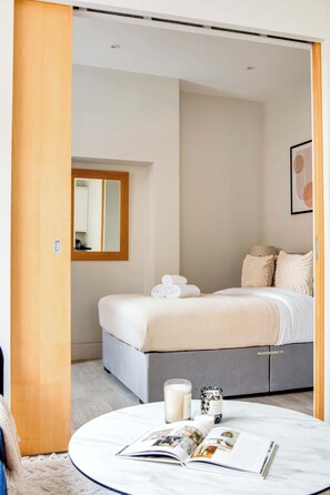 1 bedroom, desk, iron/ironing board, WiFi