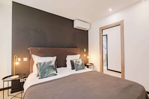 2 bedrooms, desk, iron/ironing board, WiFi