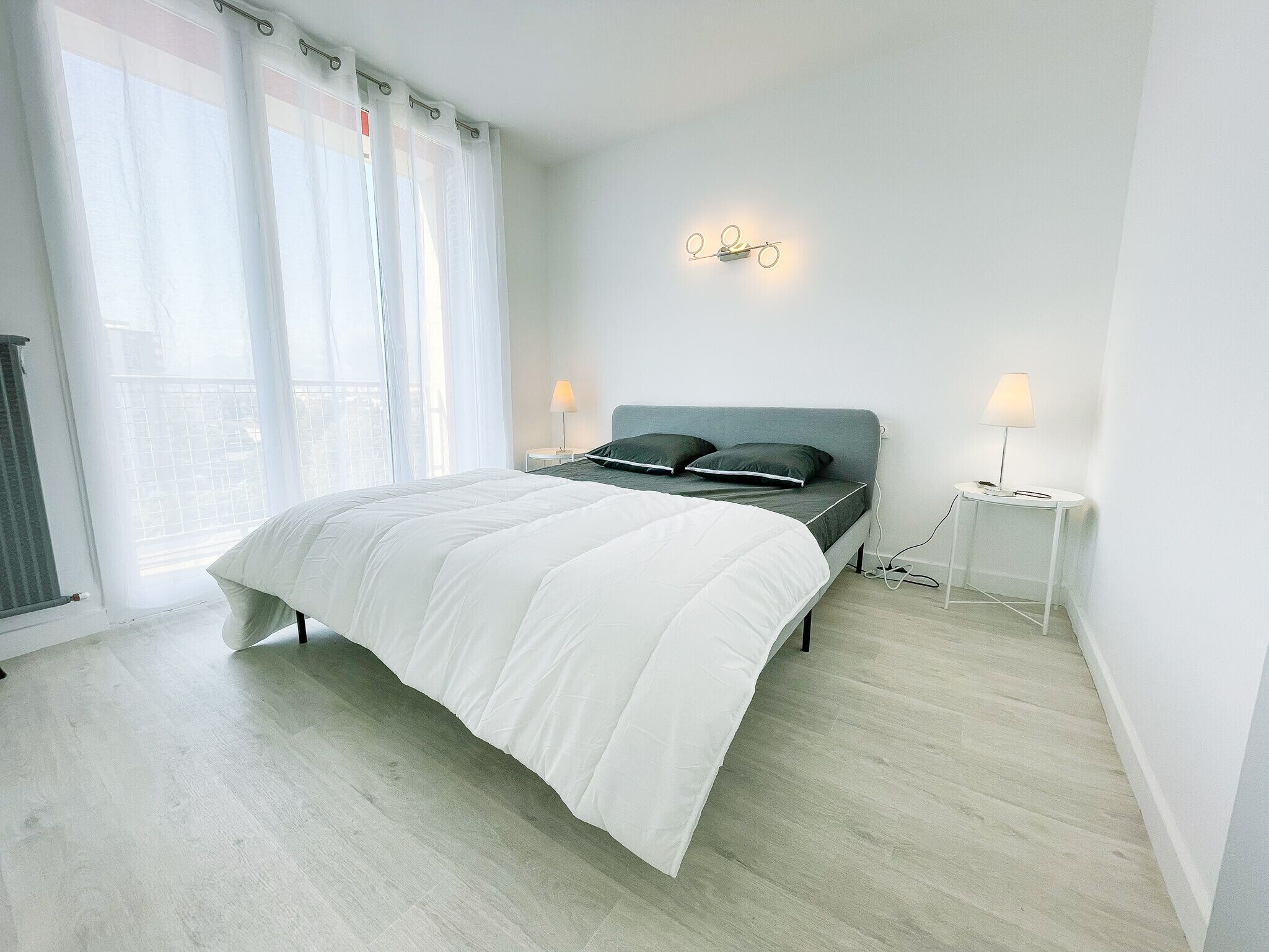 3 chambres, fer et planche à repasser, Wi-Fi, draps fournis