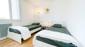 3 bedrooms, iron/ironing board, WiFi, bed sheets