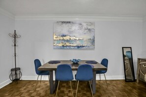 Dining - FIFA 2026 Walk to Stadium | 2BR Unit 7I ATL (Atlanta)