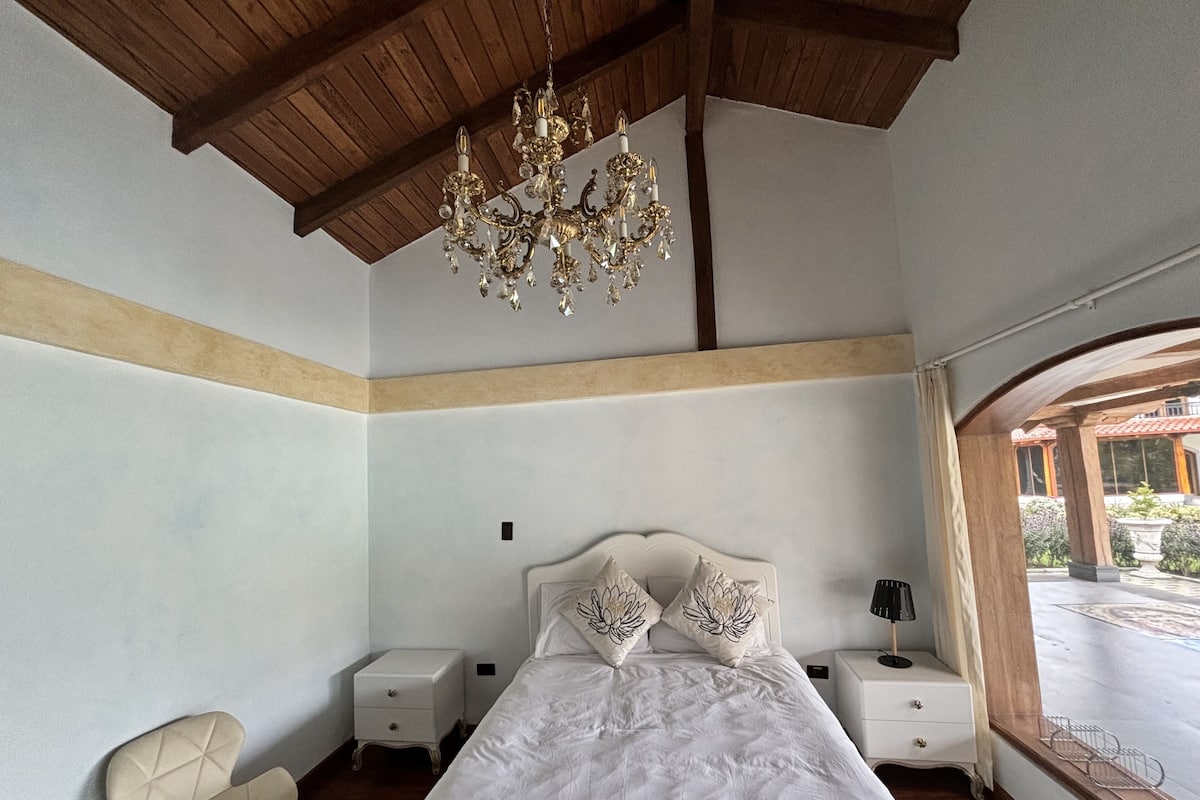 Habitació exclusiva, 1 llit doble, accessible, vistes al jardí | Escriptori, espai de treball apte per a portàtils i cortines opaques 