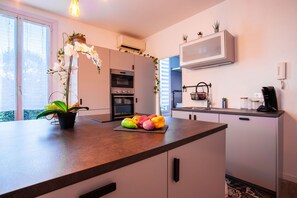 Réfrigérateur, micro-ondes, four, lave-vaisselle