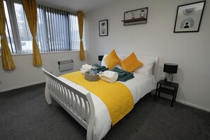 1 dormitorio, tabla de planchar con plancha, wifi gratis y ropa de cama