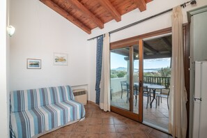 Living area - Apartment 'Poggio Dei Fiori Appartamento H7' with Sea View and Private Terrace (OLBIA)
