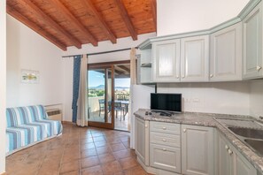 Living area - Apartment 'Poggio Dei Fiori Appartamento H7' with Sea View and Private Terrace (OLBIA)