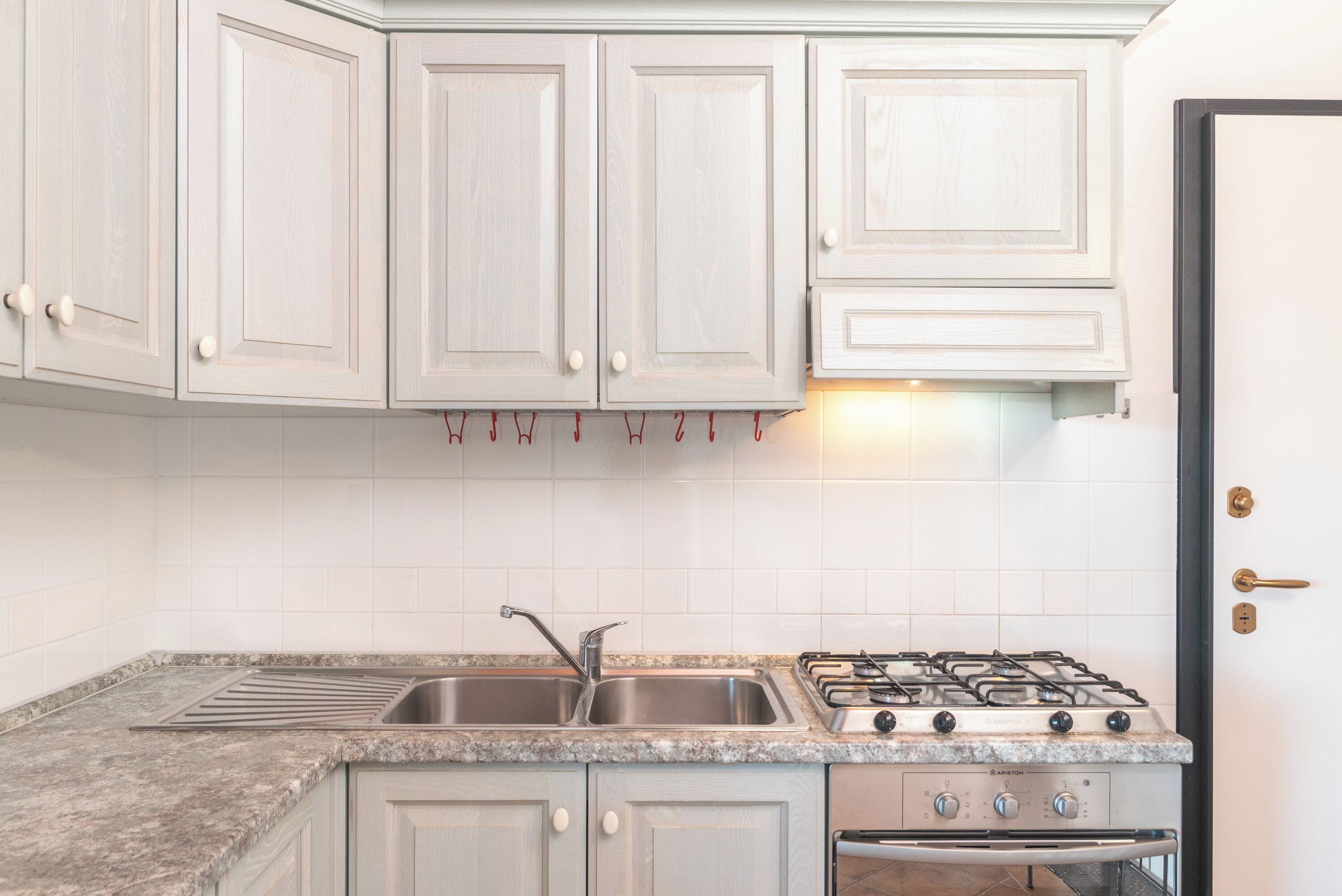 Kühlschrank, Herdplatte, Wasserkocher, Toaster