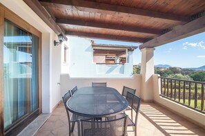 屋外ダイニングエリア