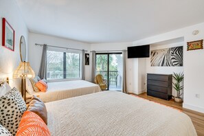 Interior - 8 Mi to Disney: Orlando Studio w/ Pool Access (Orlando)