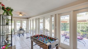 Games room - Family-friendly Lakeland Home w/ Patio + Yard! (Lakeland)