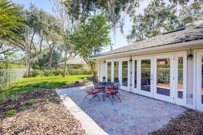 Outdoor dining - Family-friendly Lakeland Home w/ Patio + Yard! (Lakeland)