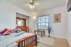 2 bedrooms, laptop workspace, iron/ironing board, bed sheets - Tranquil Cameron Getaway: 18 Mi to Fort Liberty (Cameron)
