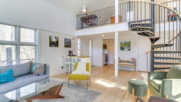 Cottage (1 Bedroom) | Living area | TV, fireplace, books