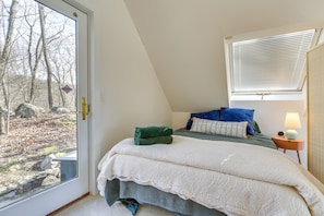 Interior - Dreamy Hudson Valley Cottage w/ State Park Views (Garrison)