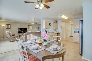 Apartment (3 Bedrooms) | Front of property - Albuquerque Getaway Near Shopping & Fiesta Park! (Albuquerque)