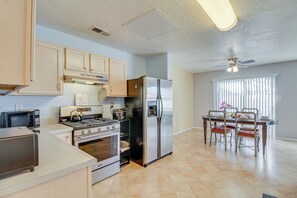 Apartment (3 Bedrooms) | Interior - Albuquerque Getaway Near Shopping & Fiesta Park! (Albuquerque)