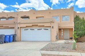 Apartment (3 Bedrooms) | Interior - Albuquerque Getaway Near Shopping & Fiesta Park! (Albuquerque)