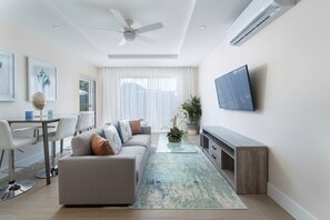 Condo, 2 phòng ngủ | Khu phòng khách