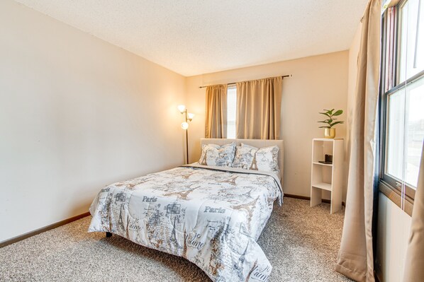 2 bedrooms, iron/ironing board, bed sheets