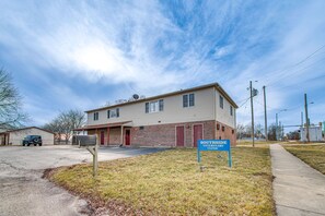 Exterior - Savoy Apartment ~ 4 Mi to University of Illinois! (Savoy)