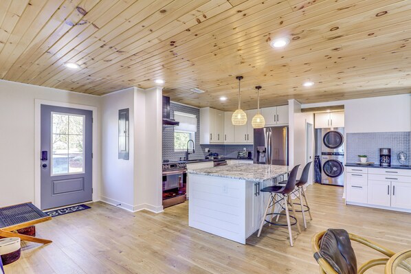 House (4 Bedrooms) | Interior - Modern Buckeye Lake Retreat: Game Room & Fire Pit! (Thornville)