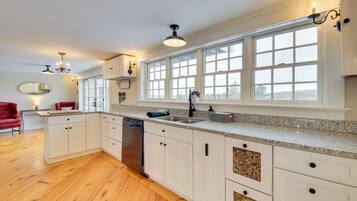 House (1 Bedroom) | Interior