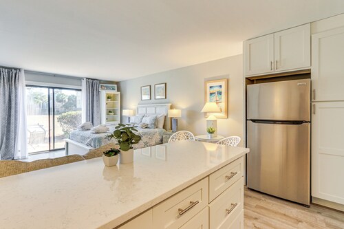 Hilton Head Island Studio w/ Patio: Walk to Beach!