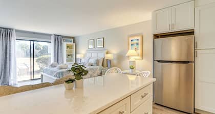 Hilton Head Island Studio w/ Patio: Walk to Beach!