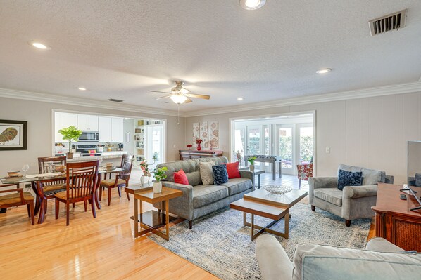 Living area - Family-friendly Lakeland Home w/ Patio + Yard! (Lakeland)