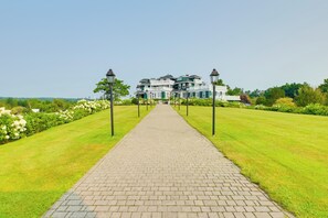 Villa (Multiple Bedrooms) | Interior - Elegant Oceanfront Maine Estate w/ Gazebo (Stockton Springs)