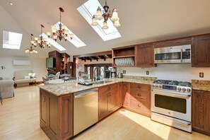 Villa (Multiple Bedrooms) | Interior - Elegant Oceanfront Maine Estate w/ Gazebo (Stockton Springs)