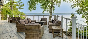 The Beachhouse Retreat w/ Prescot Bay Views!