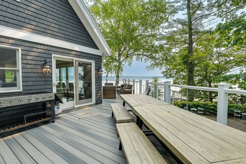 The Beachhouse Retreat w/ Prescot Bay Views!