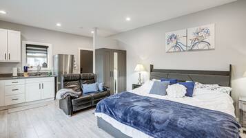 Setrika/meja setrika dan seprai linen