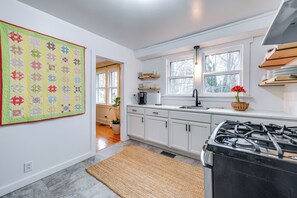 House (2 Bedrooms) | Interior - Charming Virginia Retreat w/ Covered Porch & Yard! (Farmville)