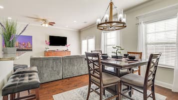House (4 Bedrooms) | Interior