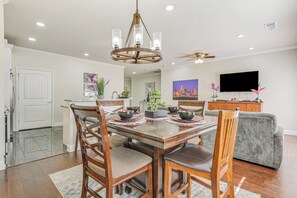 House (4 Bedrooms) | Interior