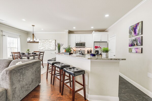 House (4 Bedrooms) | Interior