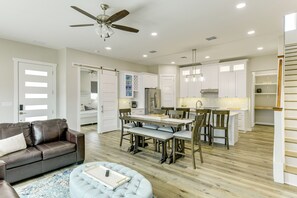 House (4 Bedrooms) | Interior - 6 Mi to Beach: Modern Rockport Home! (Rockport)