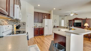 House (4 Bedrooms) | Interior