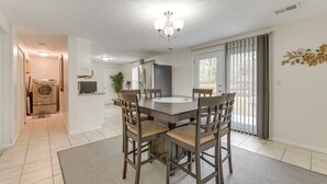 Dining - Quiet Vacation Rental in Peachtree City w/ Yard! (Peachtree City)