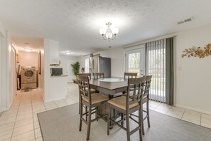 Dining - Quiet Vacation Rental in Peachtree City w/ Yard! (Peachtree City)