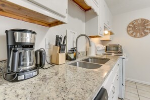 Microwave, oven, stovetop, dishwasher - Quiet Vacation Rental in Peachtree City w/ Yard! (Peachtree City)