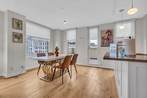 Apartment, 2 Bedrooms | Dining