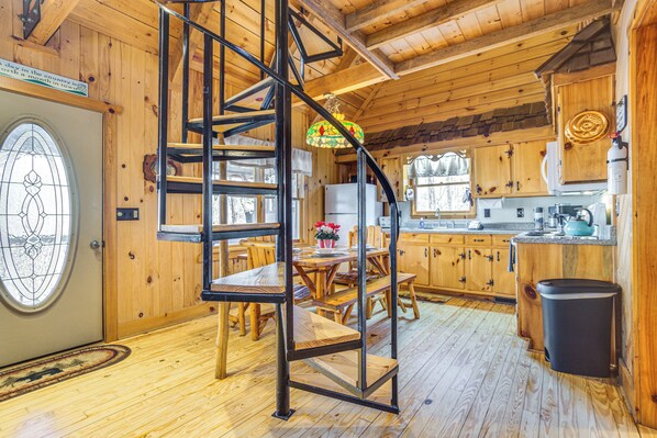 House (2 Bedrooms) | Interior